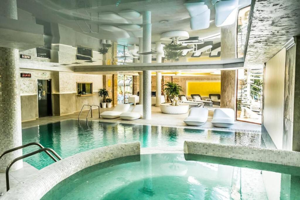 Luxury Apartment 'Rich' เวลินกราด ภายนอก รูปภาพ